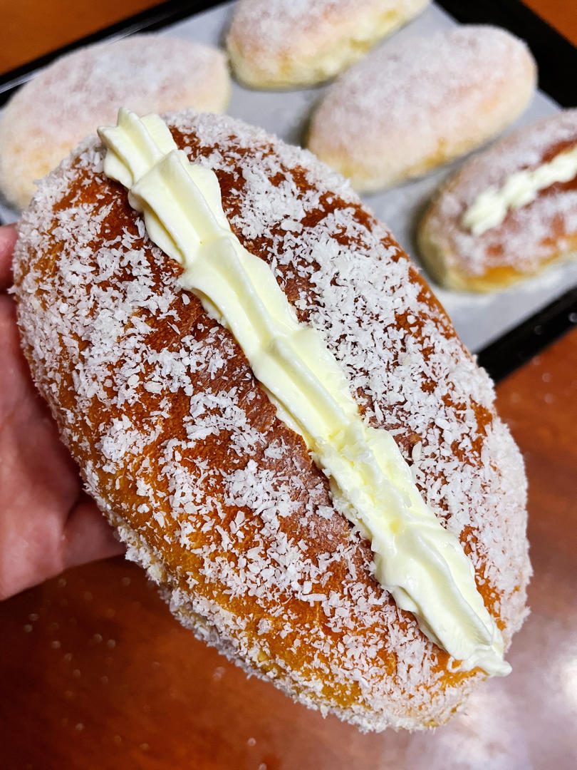 椰丝咸奶油面包