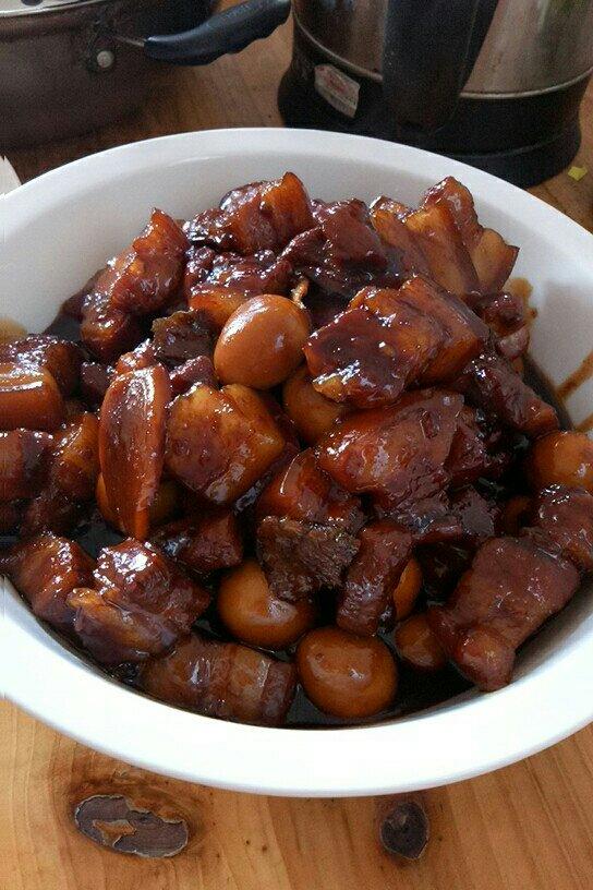 加了鹌鹑蛋后，这盘红烧肉，美味的逆天啦——鹌鹑蛋烧肉（孔瑶食谱）
