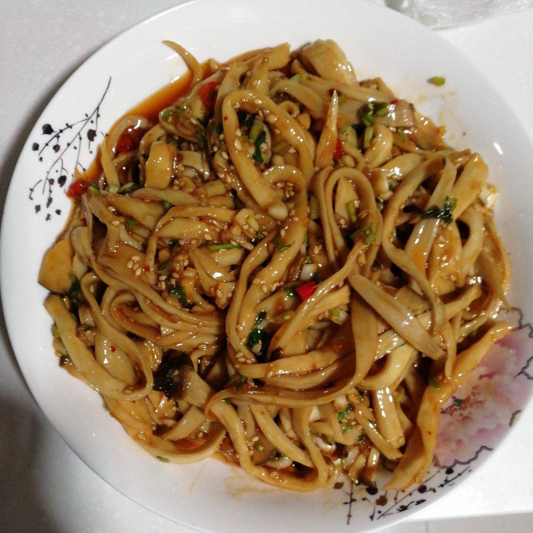 比肉还好吃的【手撕凉拌杏鲍菇】，上桌扫光光