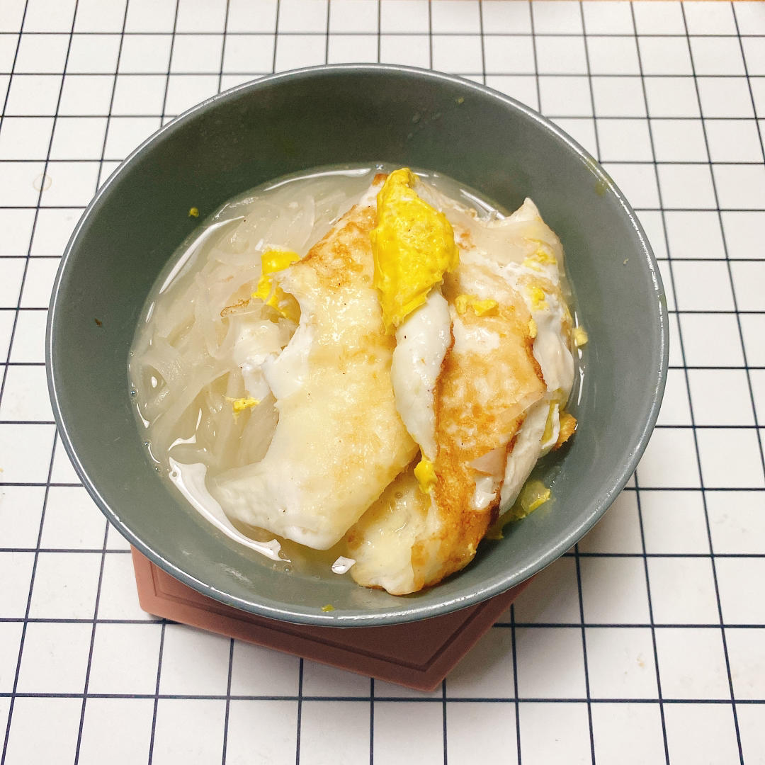 适合宝宝秋天喝的汤·煎蛋白萝卜汤