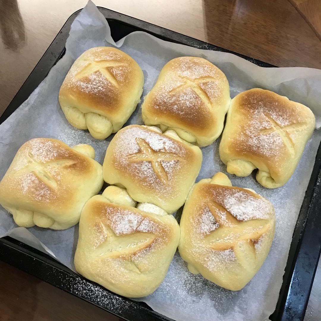 可爱😊的牛奶面包卷