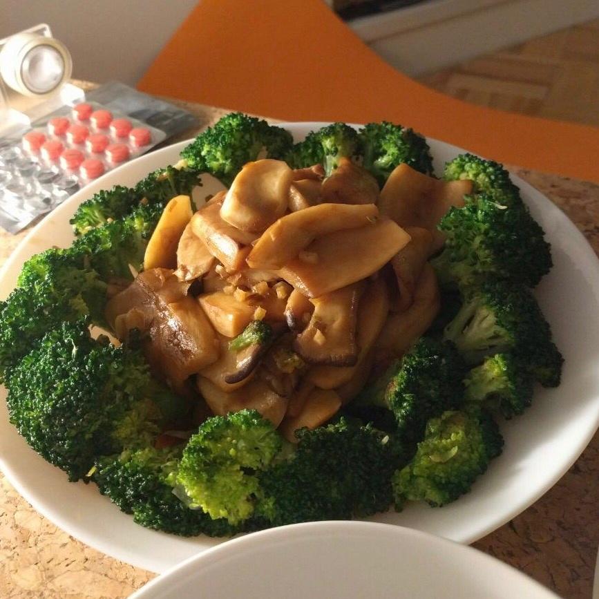 杏鲍菇扣西兰花