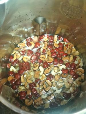 红枣核桃露～豆浆机版的做法 步骤2