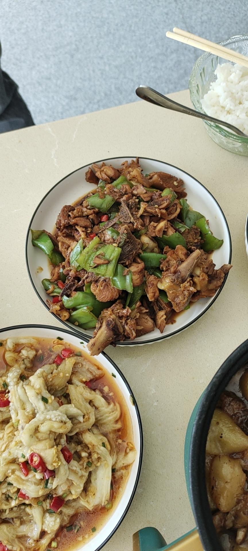 麻辣鲜香无敌下饭小炒鸡腿肉