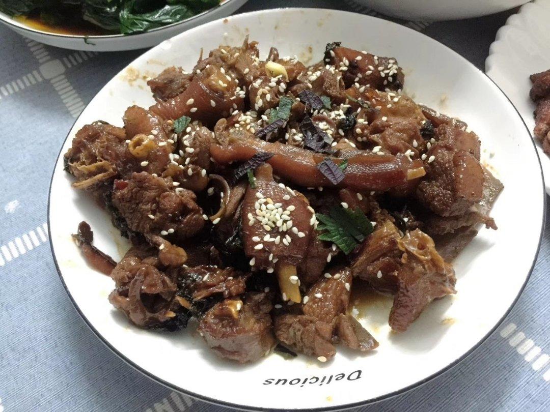 紫苏焖鸭