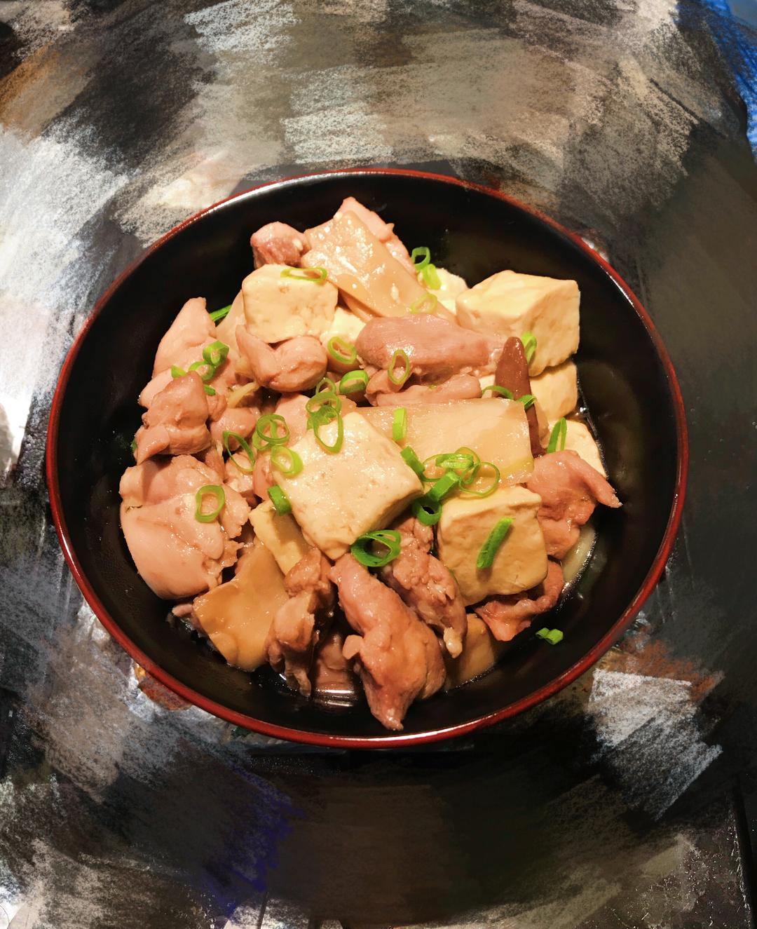 鸡肉蘑菇豆腐煲的做法