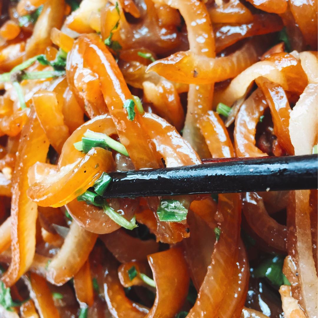 一个爱吃爱运动的莫哥做的卤猪皮