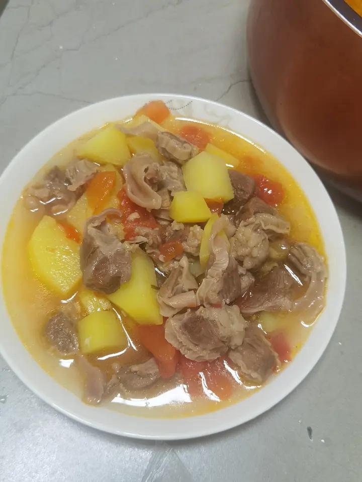 西红柿土豆炖牛腩