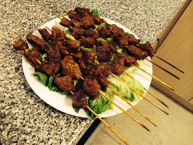 生烤羊肉串