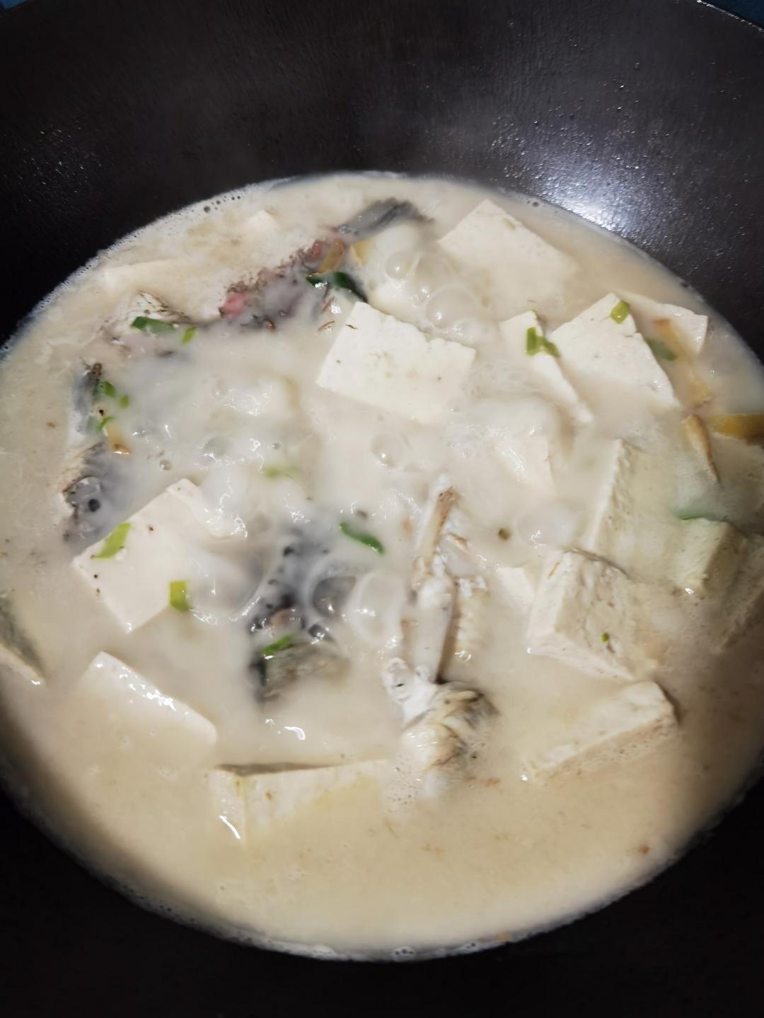 鲫鱼汤(鲫鱼豆腐汤)