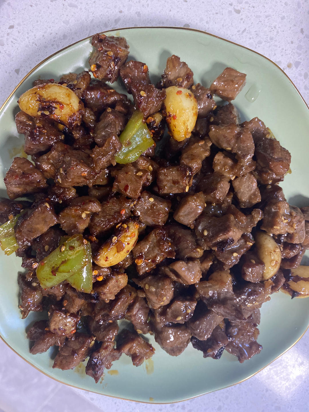 好吃到舔盘的蒜香黑椒牛肉粒