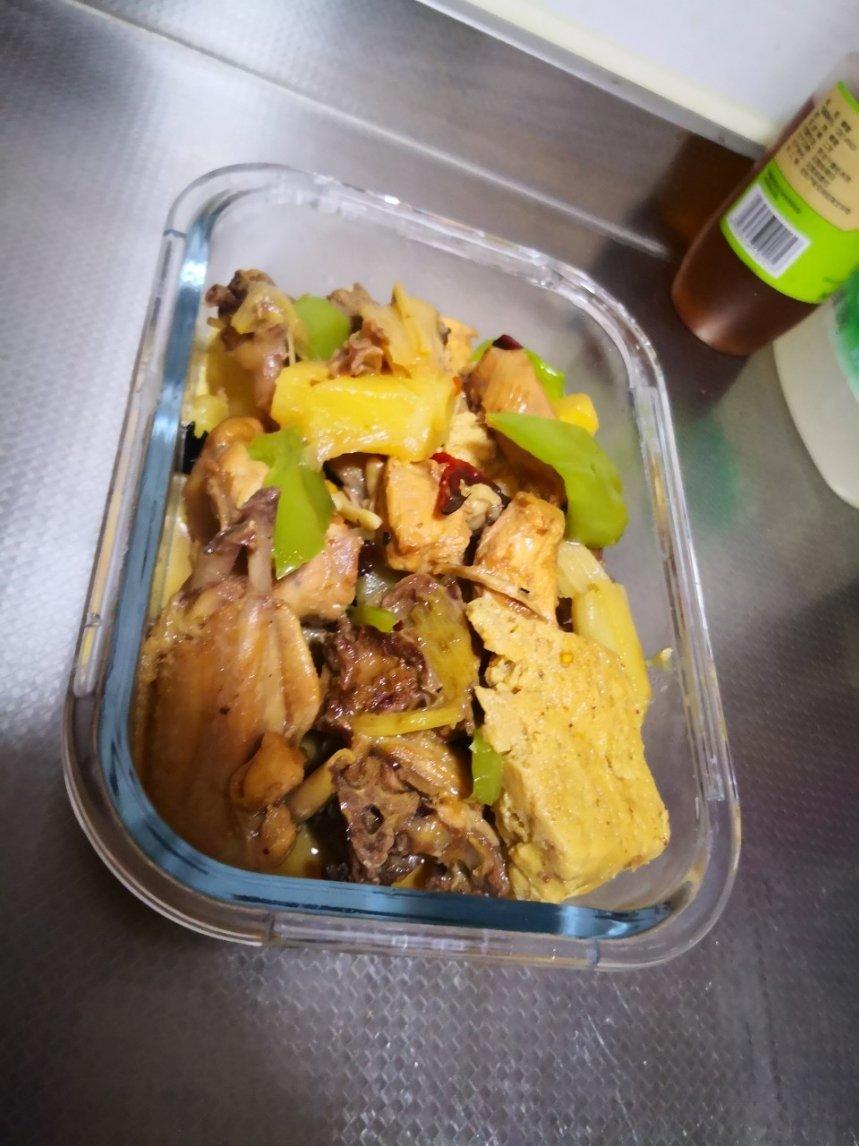 三黄鸡炖土豆