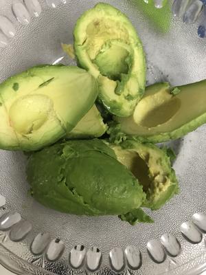 美国名厨的Guacamole 牛油果酱的做法 步骤2