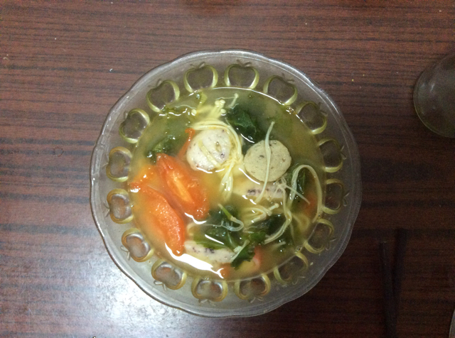 番茄贡丸金针菇汤