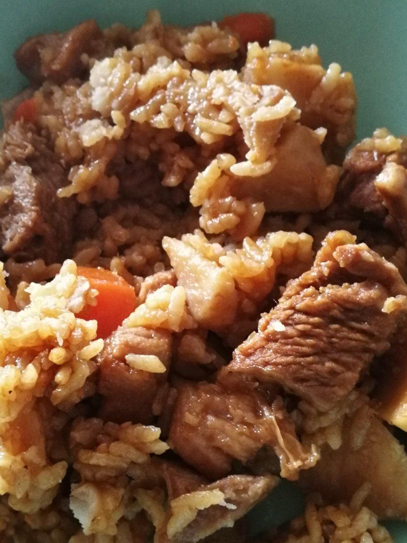 芋头排骨焖饭—有饭有肉有菜一人食