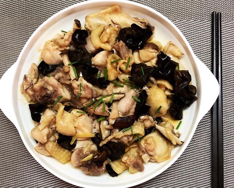 冬菇云耳蒸鸡