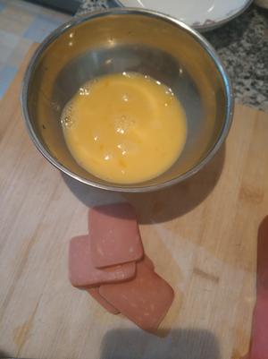 懒人早餐 鸡蛋面包片的做法 步骤2