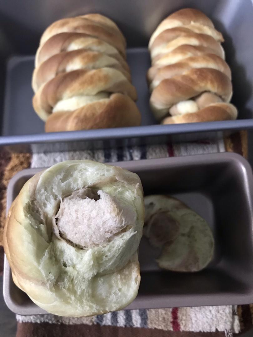 双色抹茶旋风卷面包