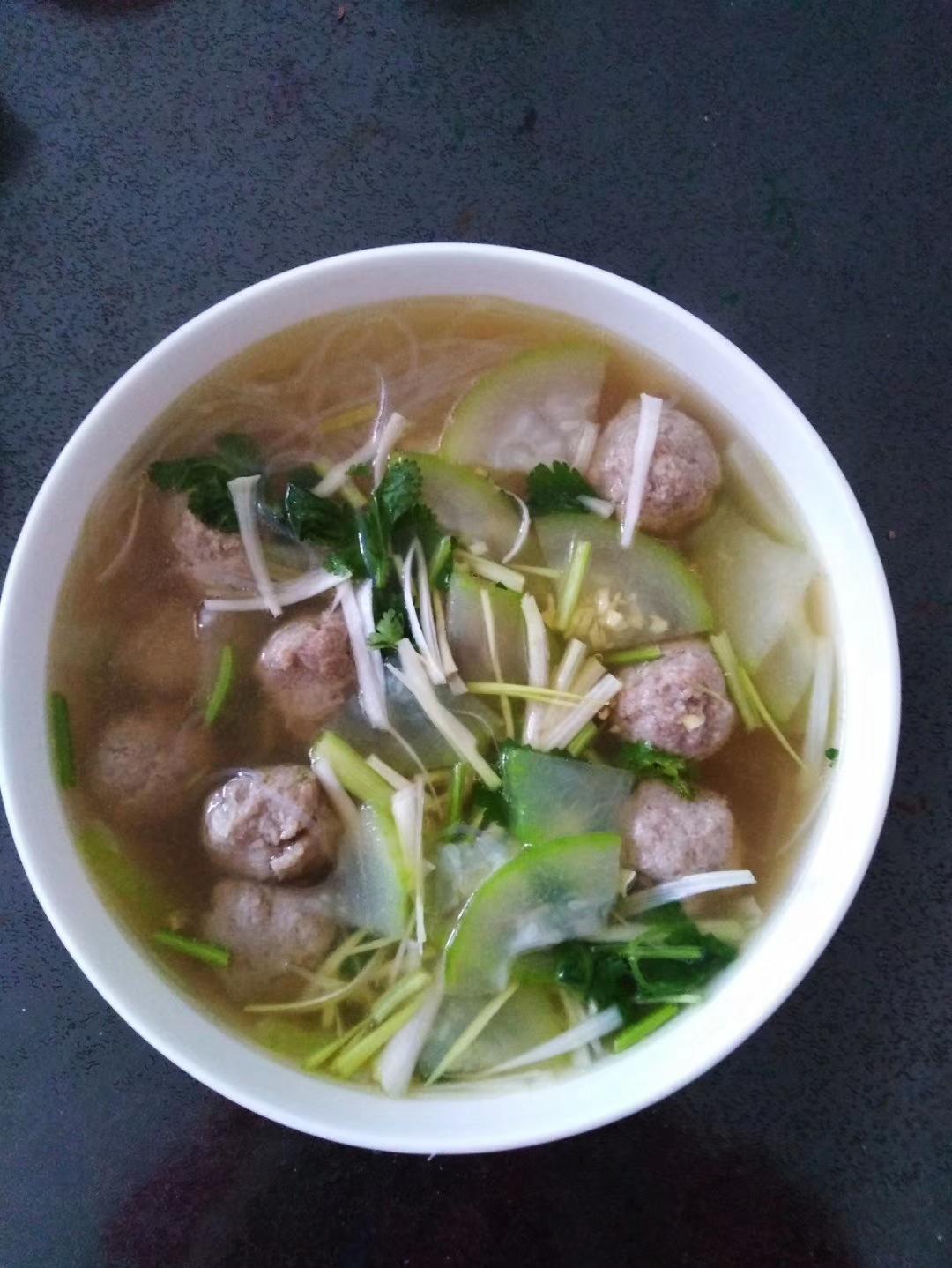 汆牛肉丸子毛瓜粉丝汤