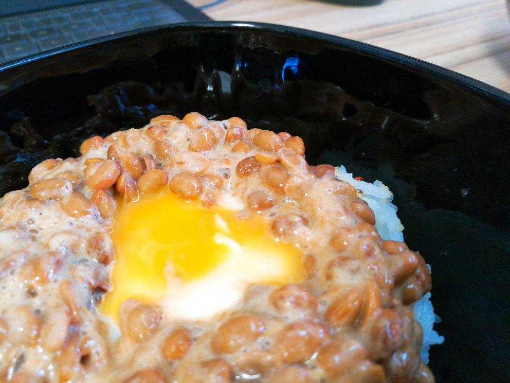 纳豆煎蛋盖饭