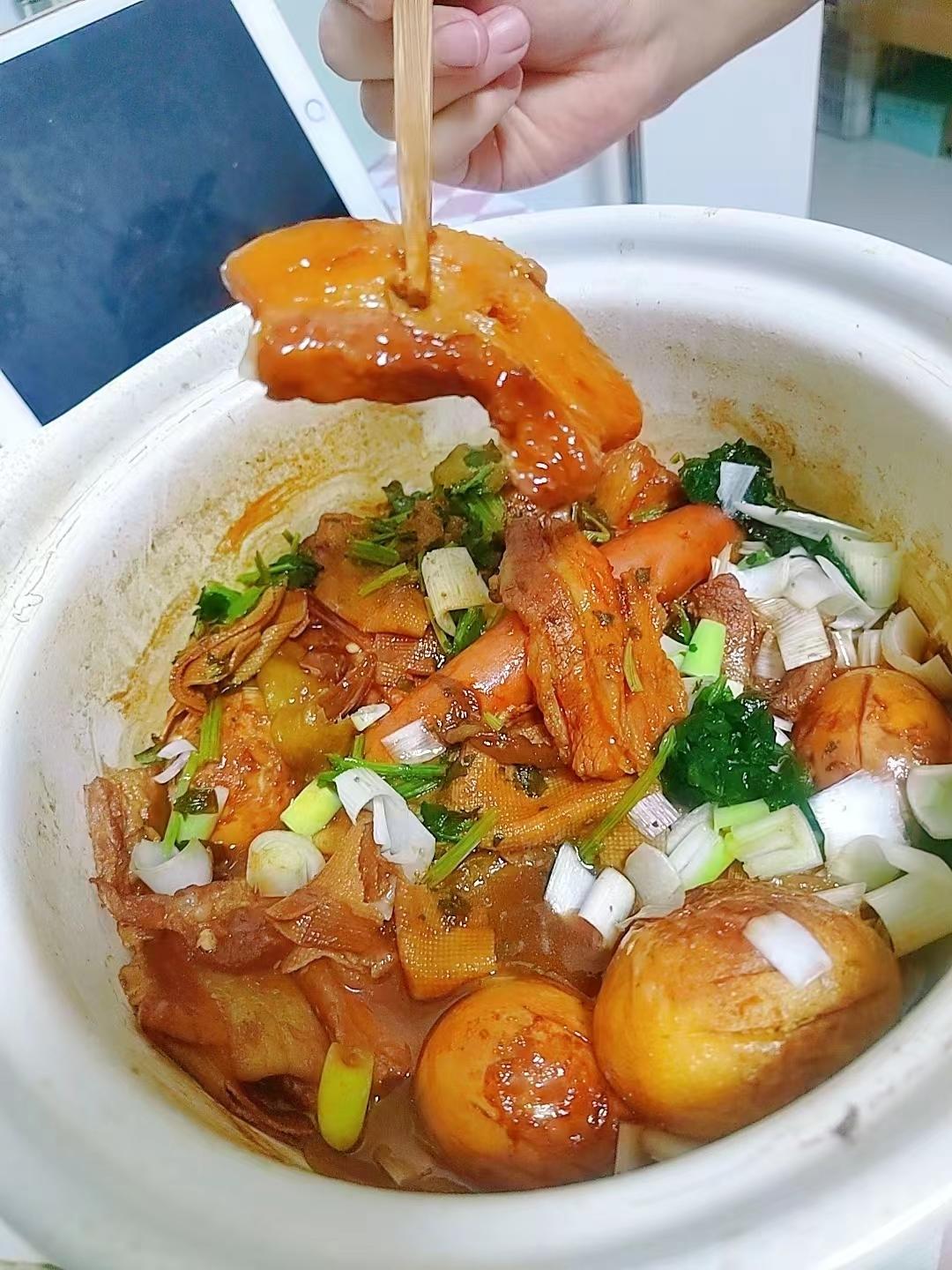 香的迷糊的砂锅把子肉