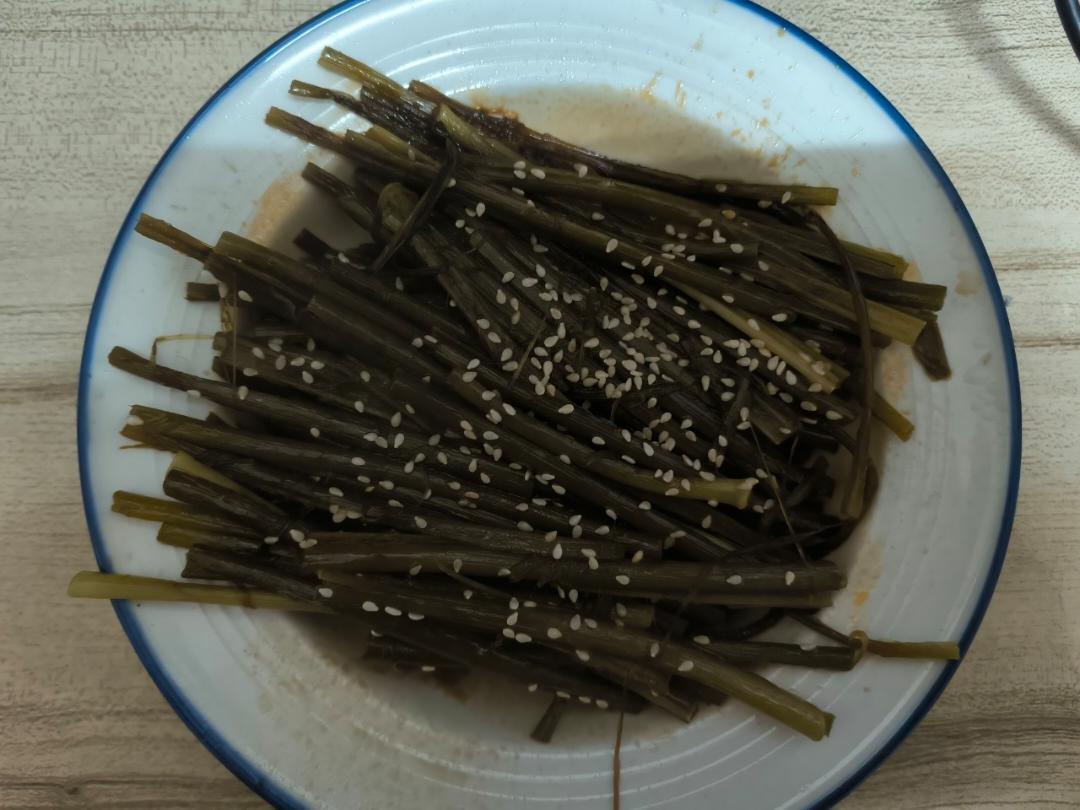 凉拌手撕蒜苔