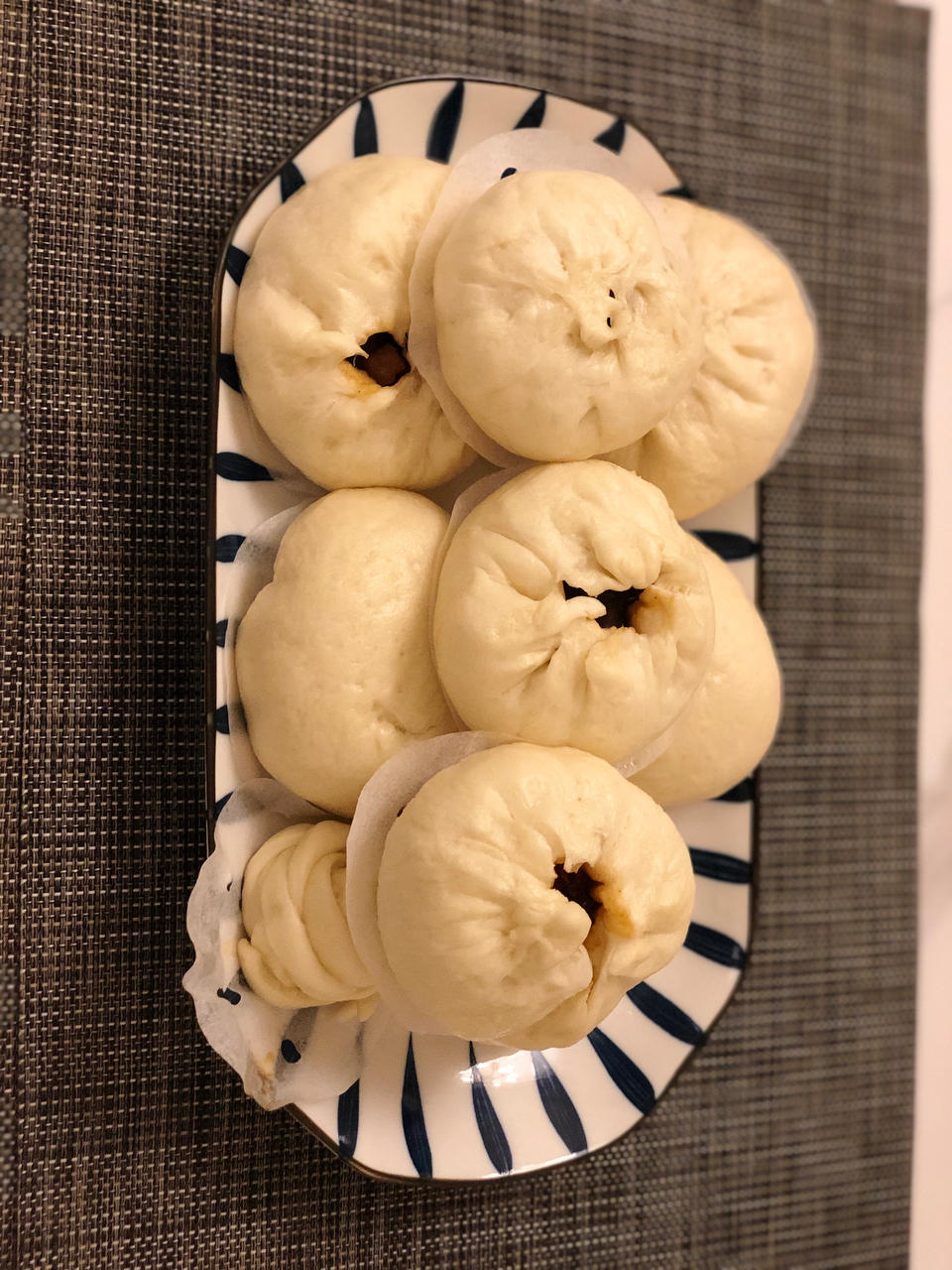 云朵般松软爆浆蜜汁叉烧包