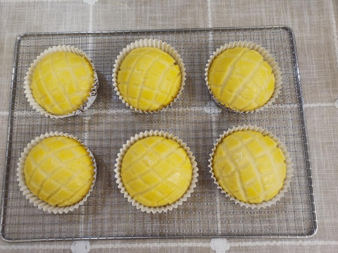 好吃到炸裂的港式菠萝包（附带制作酥皮的小视频）