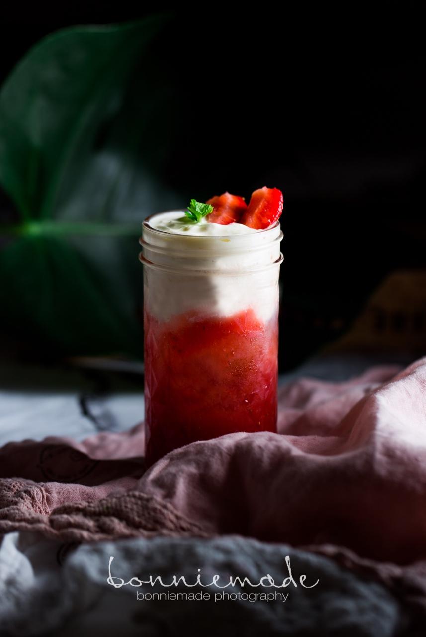 草莓海盐奶盖茶