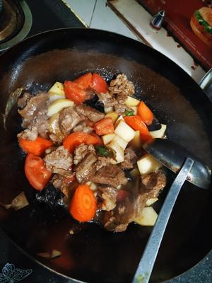 土豆烧牛肉(高压锅做方便快速吃到口)的做法 步骤2