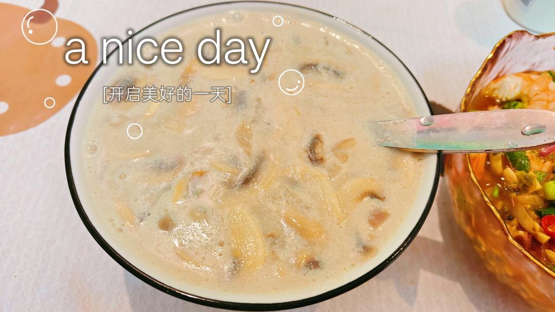超惊艳奶油蘑菇汤(牛奶版本)