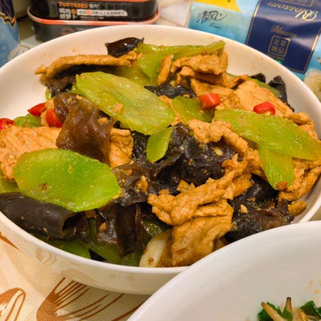 青笋木耳肉片