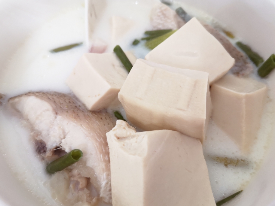 豆腐牛奶鲫鱼汤的做法
