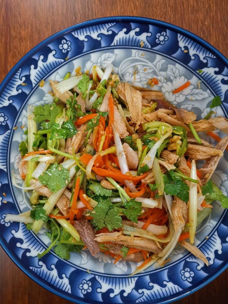 凉拌鸡丝（爽口低脂鸡胸肉）
