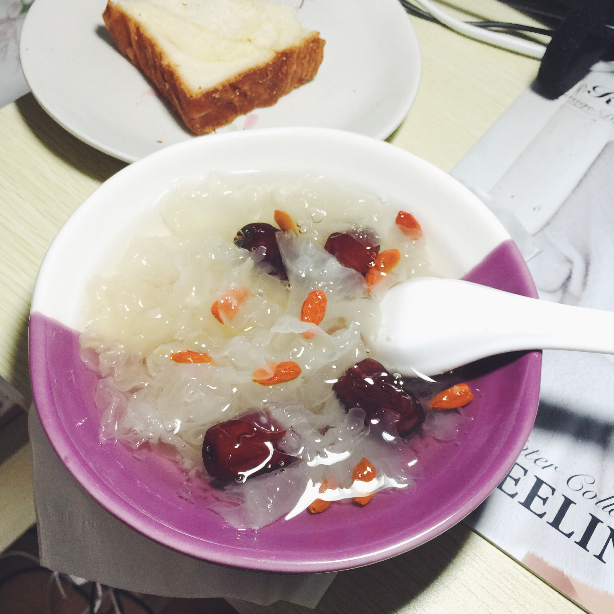 红枣银耳莲子羹