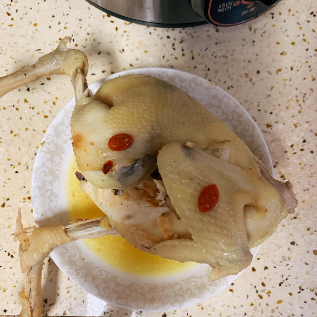 客家水蒸鸡· 巨简单水晶鸡
药材当归党参枸杞药膳蒸鸡