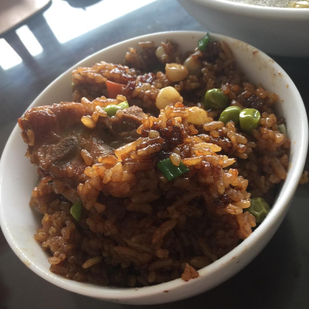 【排骨焖饭】