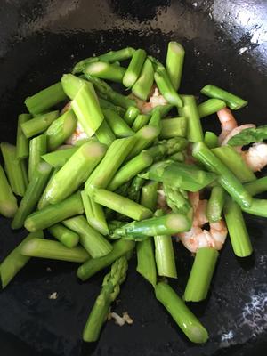 家常菜——芦笋虾仁的做法 步骤6
