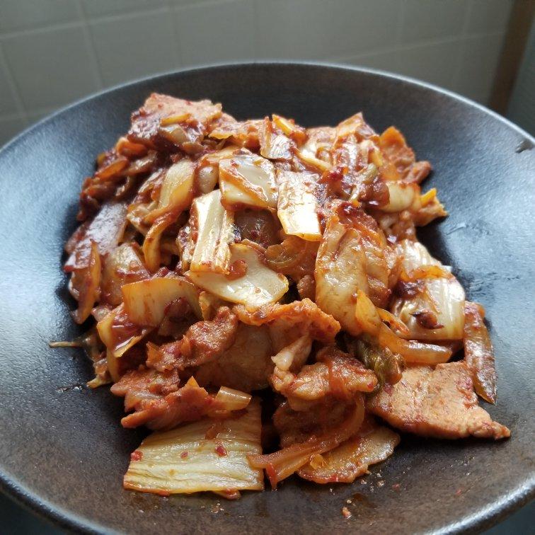 辣白菜炒五花肉
