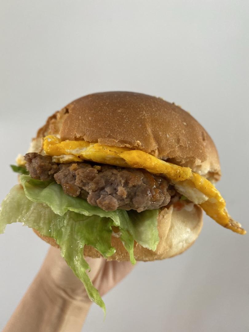 真正的牛肉饼汉堡🍔【超级好吃啊！！！】宝妈一定要收藏！可以隔夜做好睡懒觉的早餐！