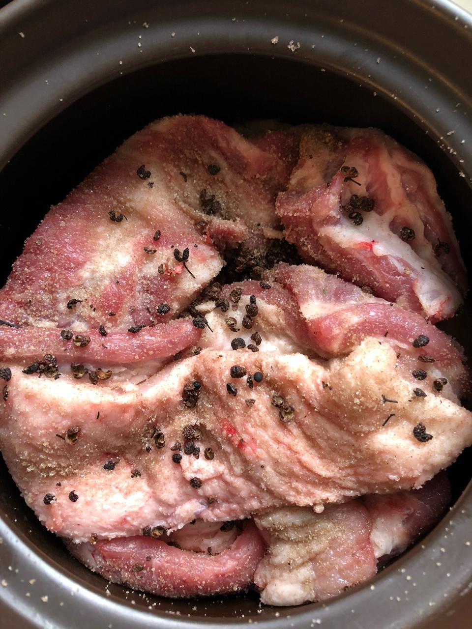卢朝晖做的家庭腌制咸肉