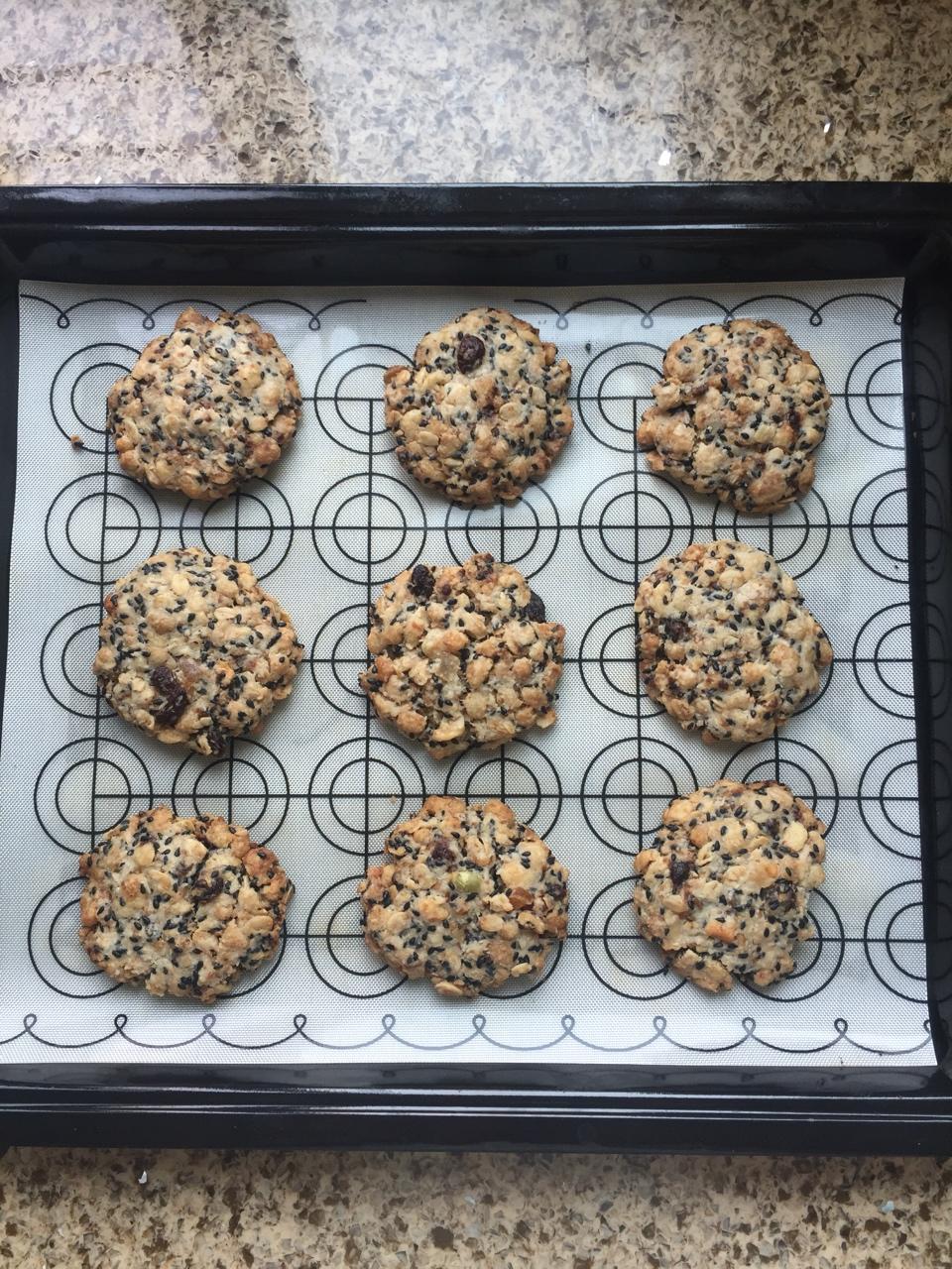 素食:有机燕麦芝麻大饼干