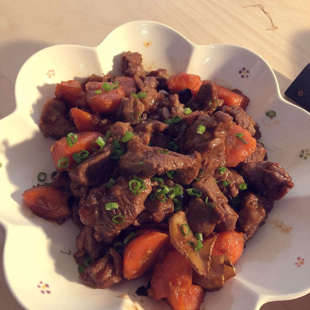 红焖羊肉炖胡萝卜