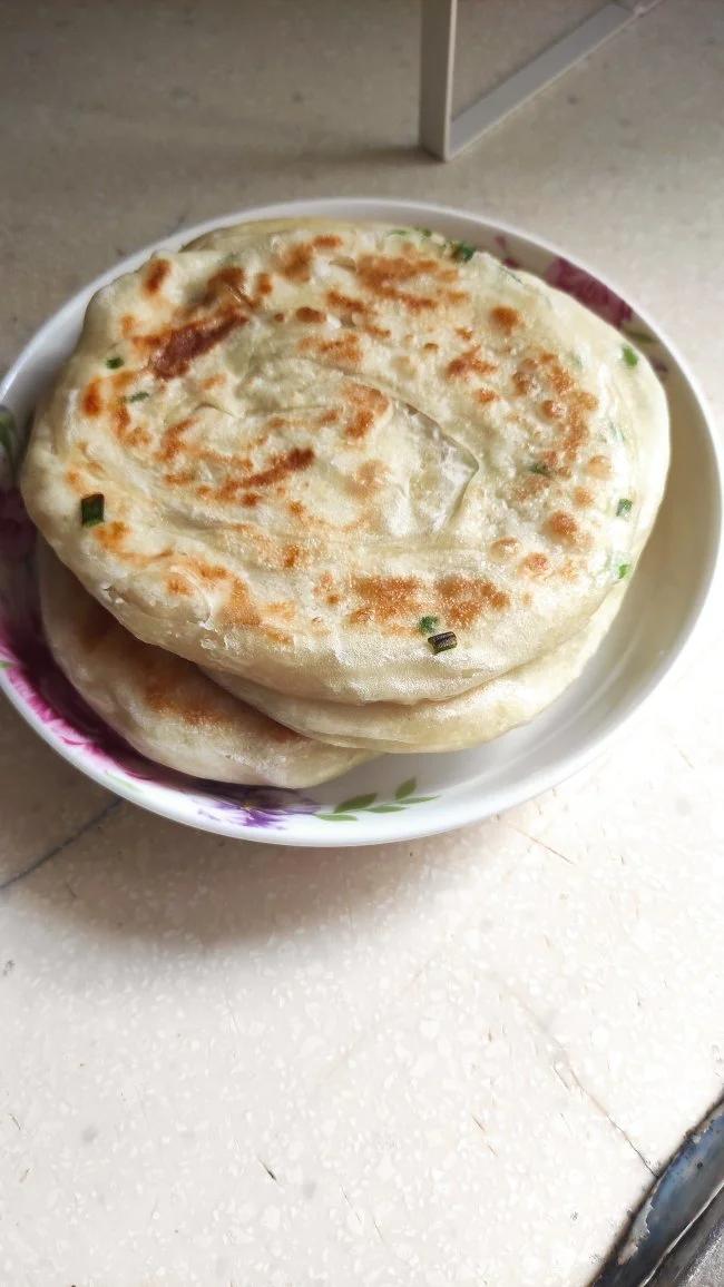 半发面家常葱油饼 凉了不硬 做法简单 附细节视频详解