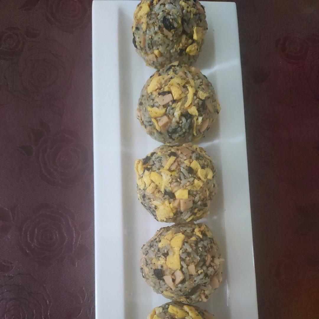 简单随意的海苔饭团