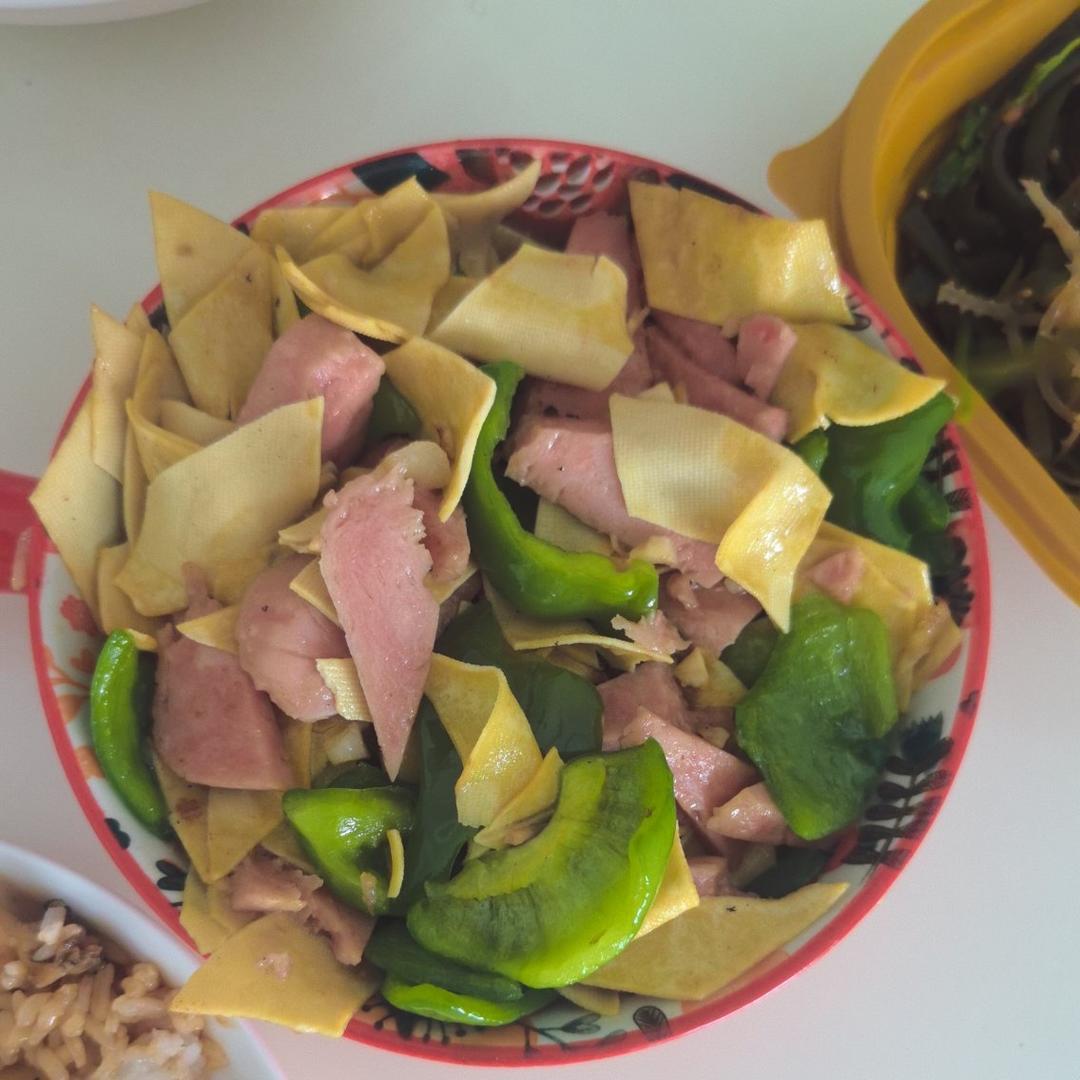健康低卡家常菜——青椒豆腐皮