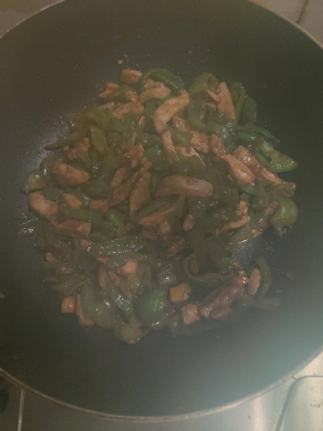 巨好吃的青椒炒鸡胸肉丝，超下饭