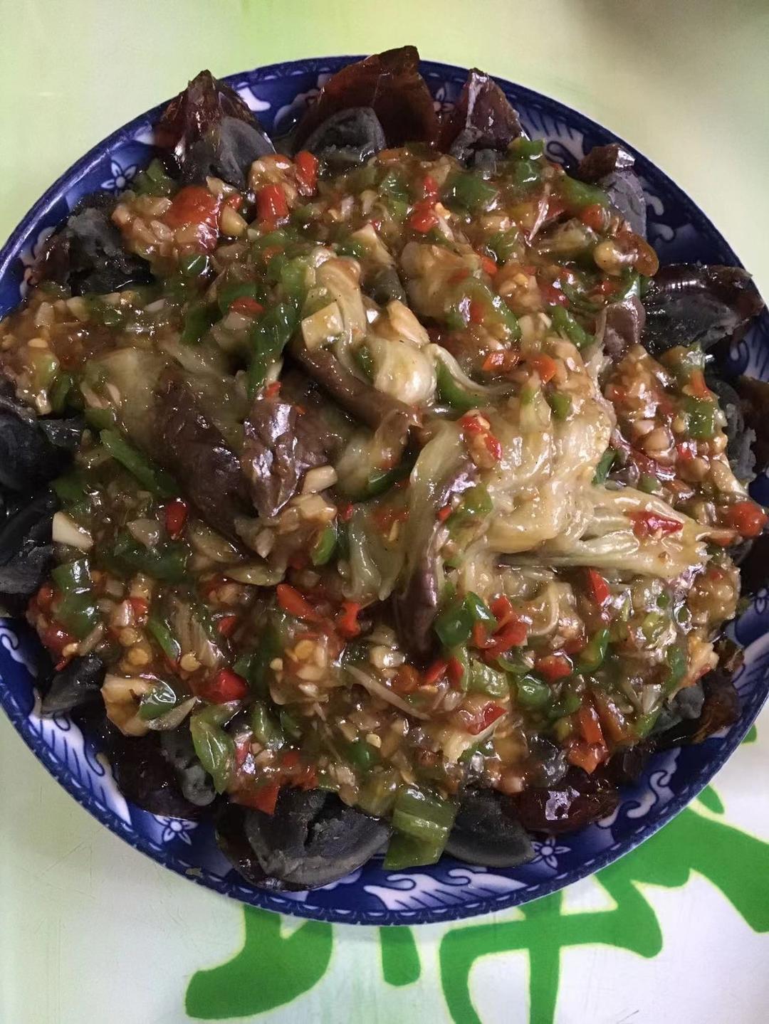 皮蛋蒜末辣椒茄子🍆的做法