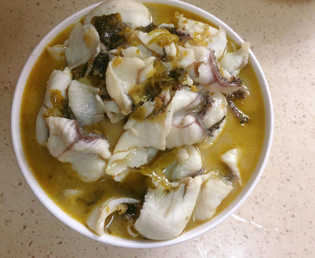 〈酸菜鱼〉，汤都能喝掉。欣小厨 😉