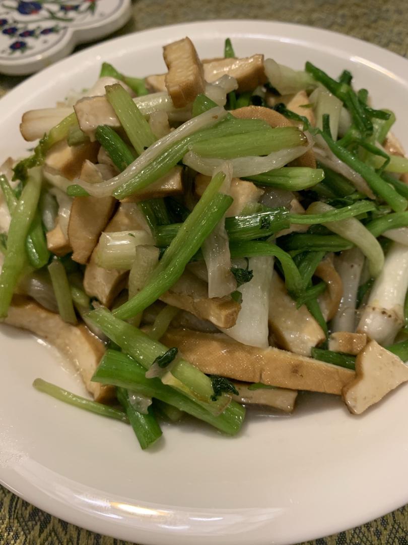 水芹菜炒香干